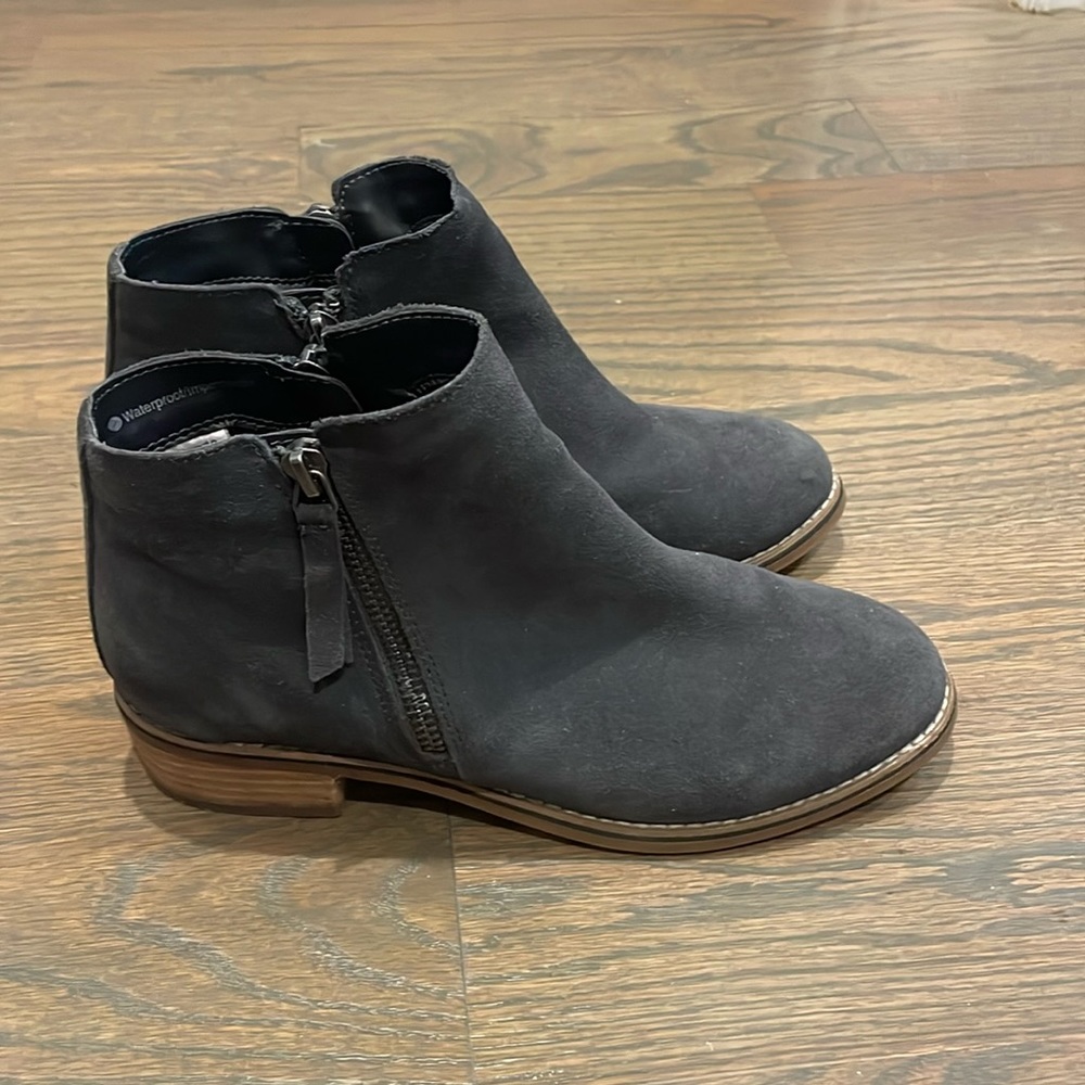 Blondo waterproof blue booties. Like new. Size 7.5 M